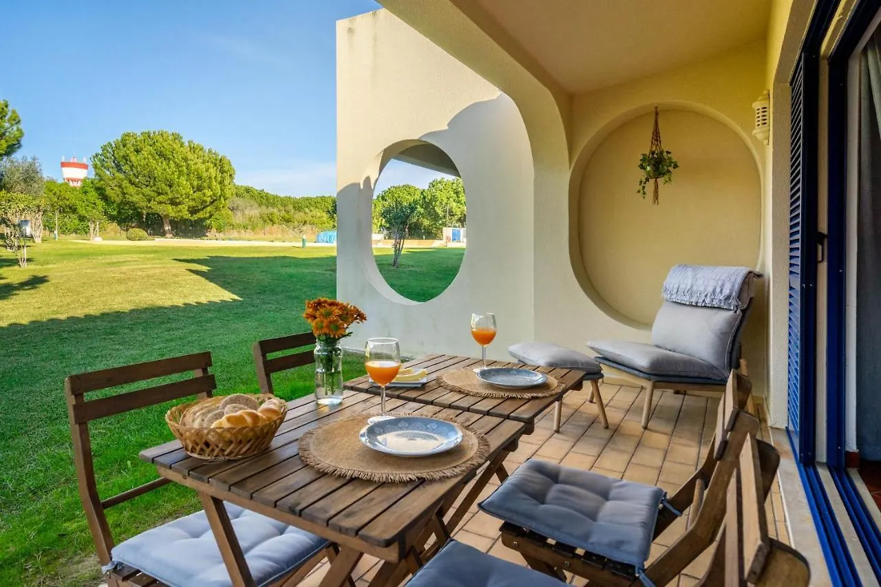 Paraiso de Alvor: Poolside Retreat Near Beach and Village Holiday home