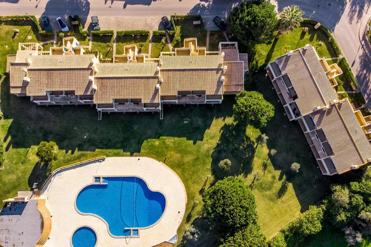 Paraiso de Alvor: Poolside Retreat Near Beach and Village