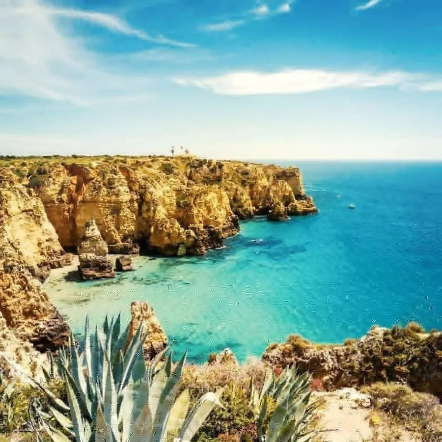 Holiday home Paraiso de Alvor: Poolside Retreat Near Beach and Village